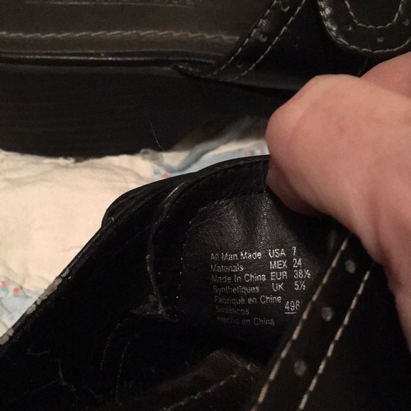 black clogs. - Picture 3 of 6